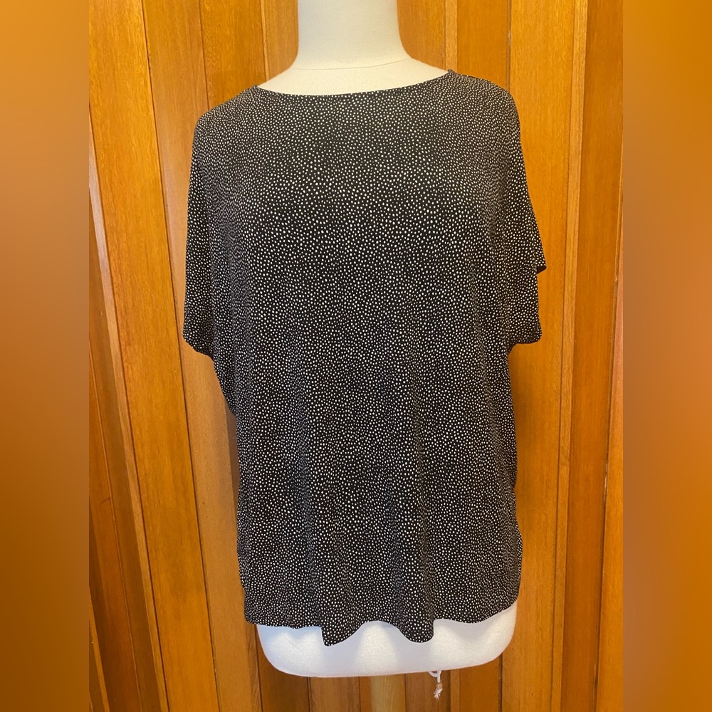 Reitmans Black with White Dots T-Shirt